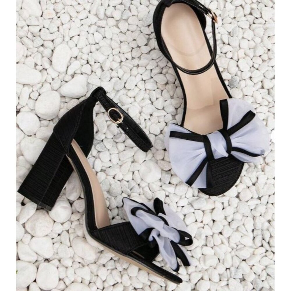 Black and White Size 9